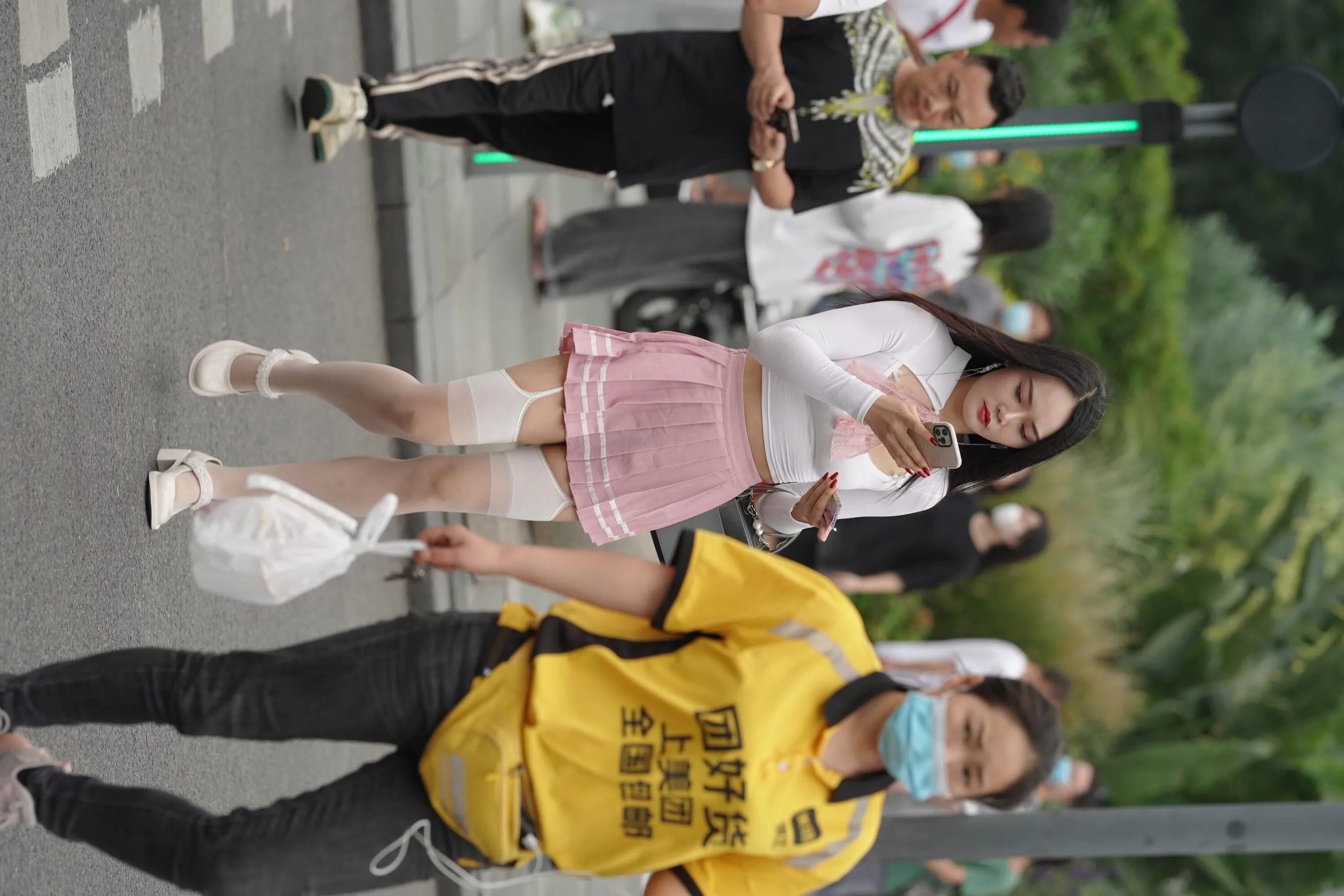 魔镜街拍 NO.161 街拍白丝吊带袜美女 [109P]插图4